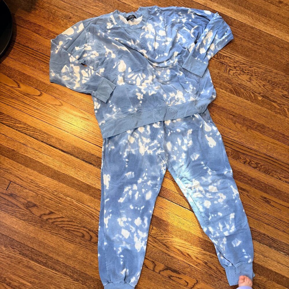 Small Blue Cloud Sweatshirt